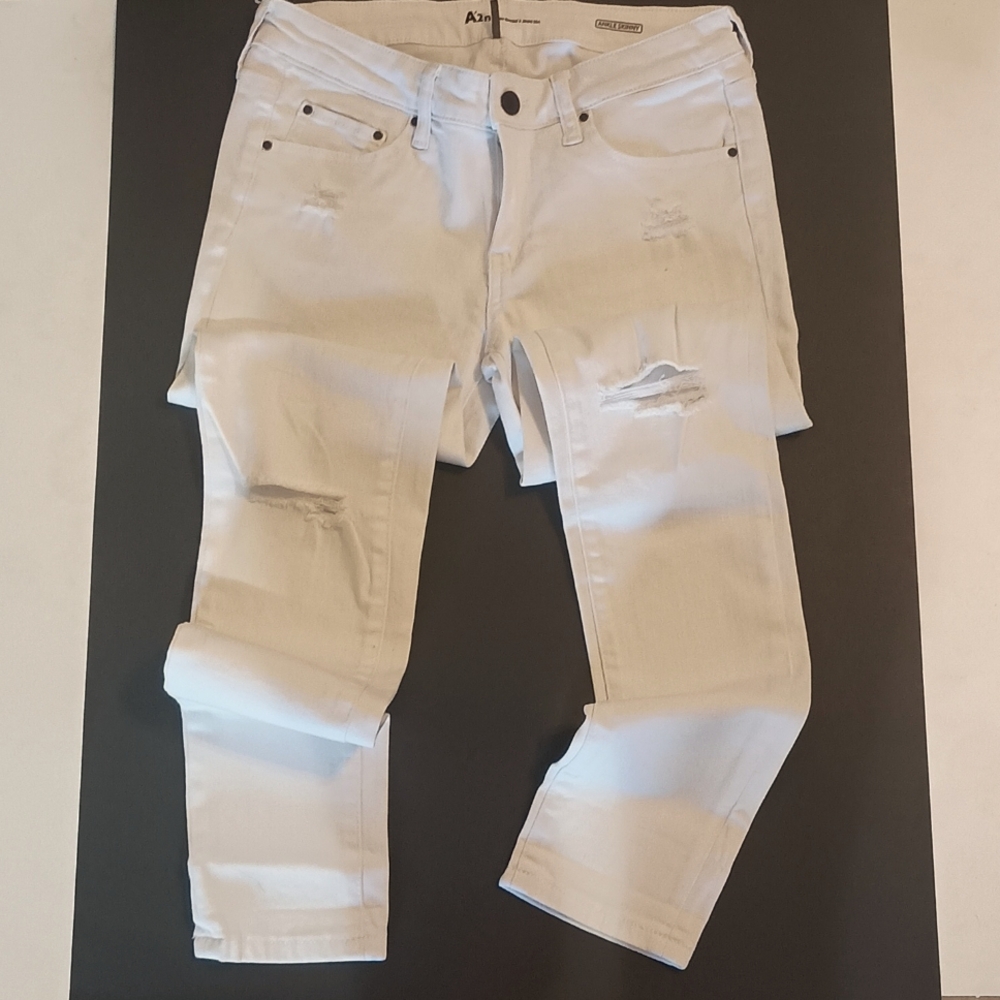 EUC SEMI DESTROYED SKINNY JEANS SZ 5
